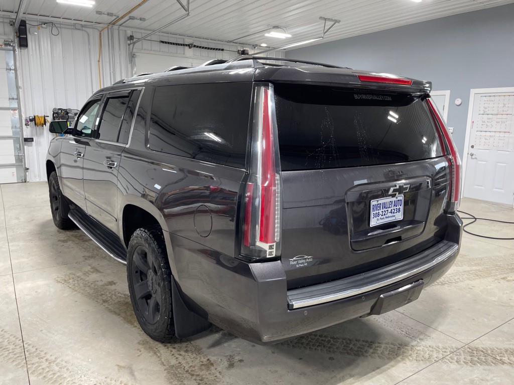 2015 Chevrolet Suburban Image 5