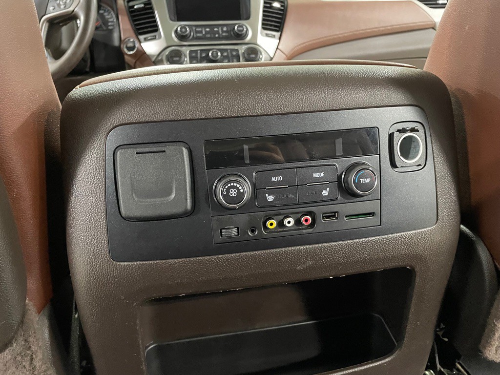 2015 Chevrolet Suburban Image 17