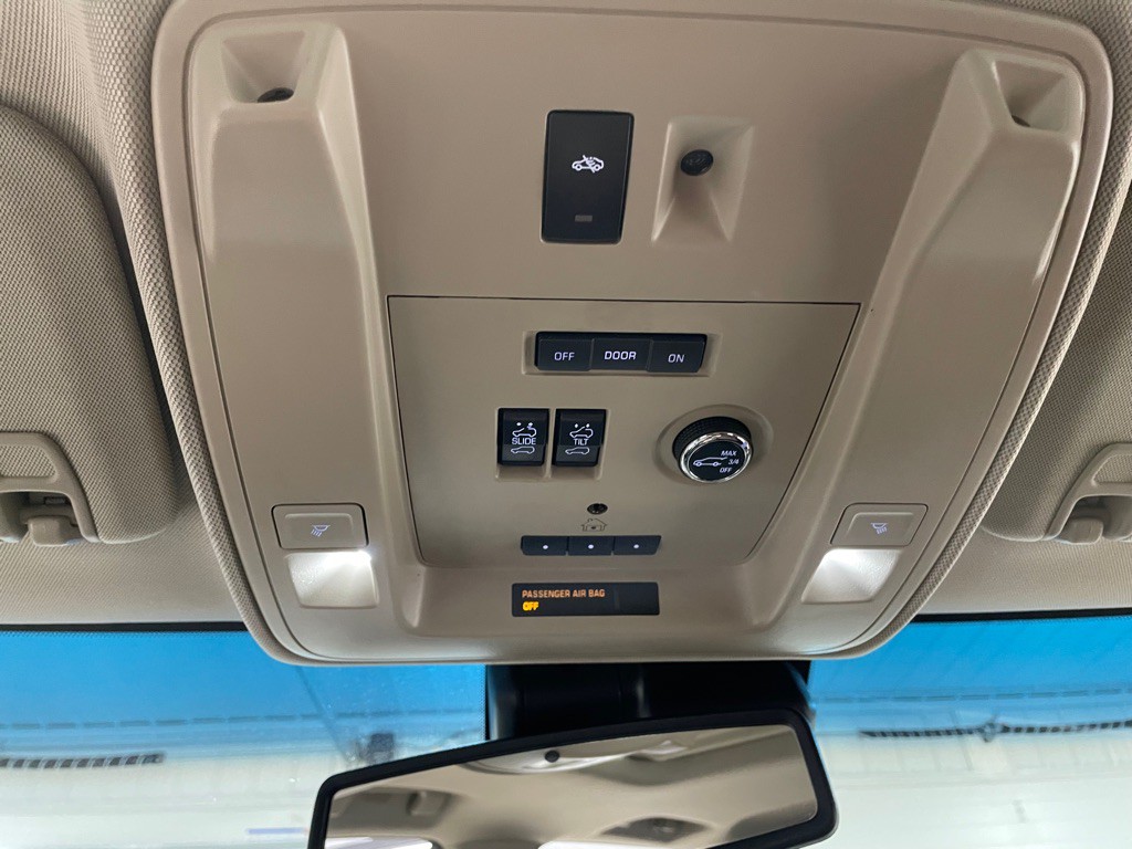 2015 Chevrolet Suburban Image 40