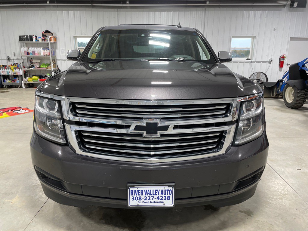 2015 Chevrolet Suburban Image 2