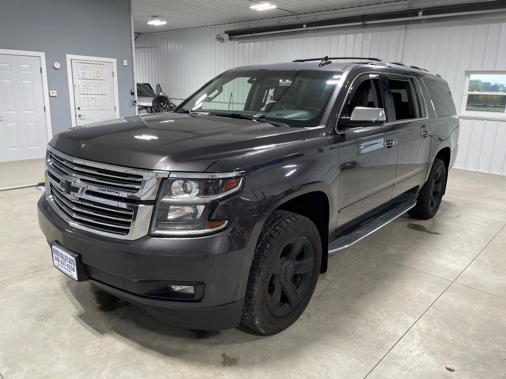 2015 Chevrolet Suburban Image 3