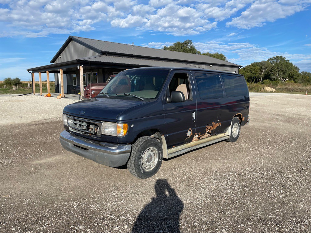 1998 Ford E-150 Image 1