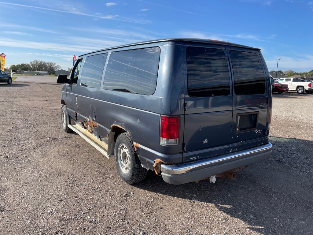1998 Ford E-150 Image 2
