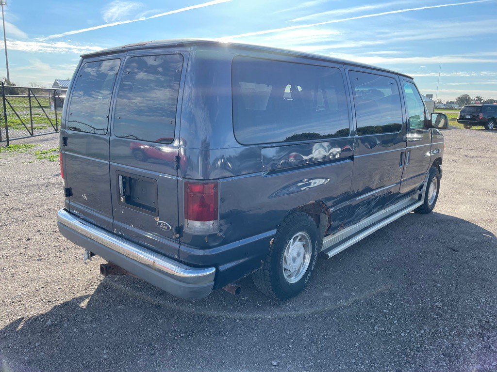 1998 Ford E-150 Image 3