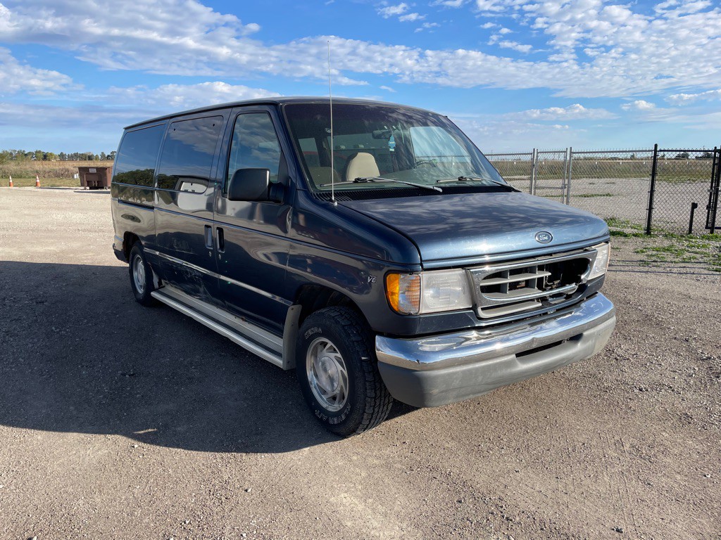 1998 Ford E-150 Image 4