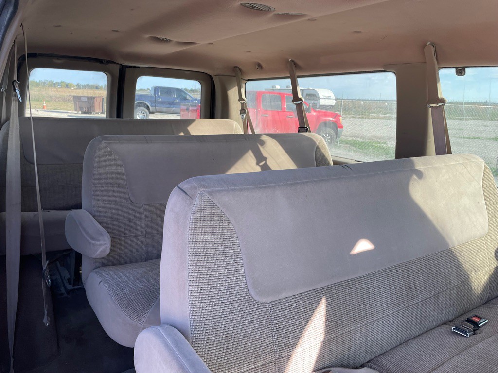 1998 Ford E-150 Image 5