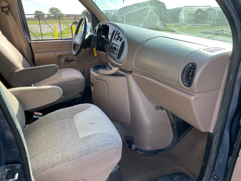1998 Ford E-150 Image 6