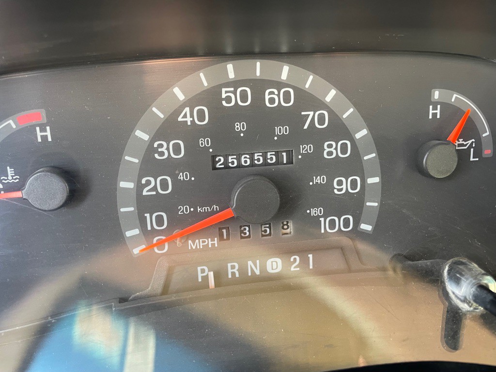 1998 Ford E-150 Image 8