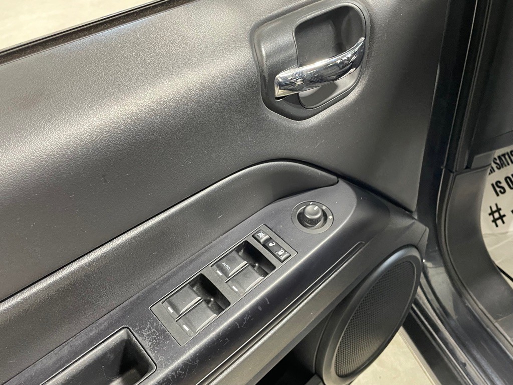 2014 Jeep Compass Image 11