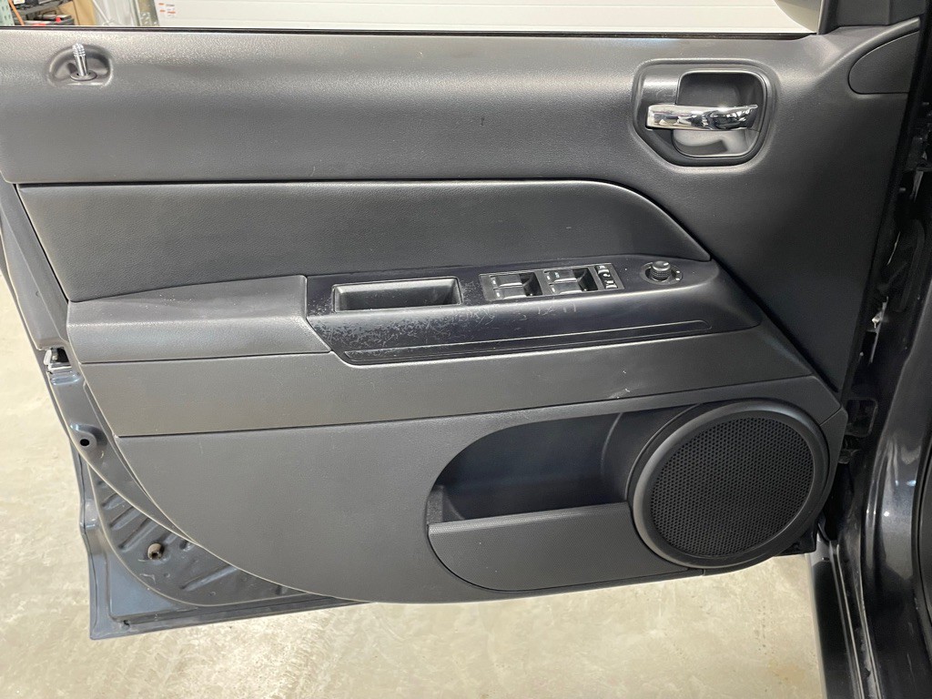 2014 Jeep Compass Image 12