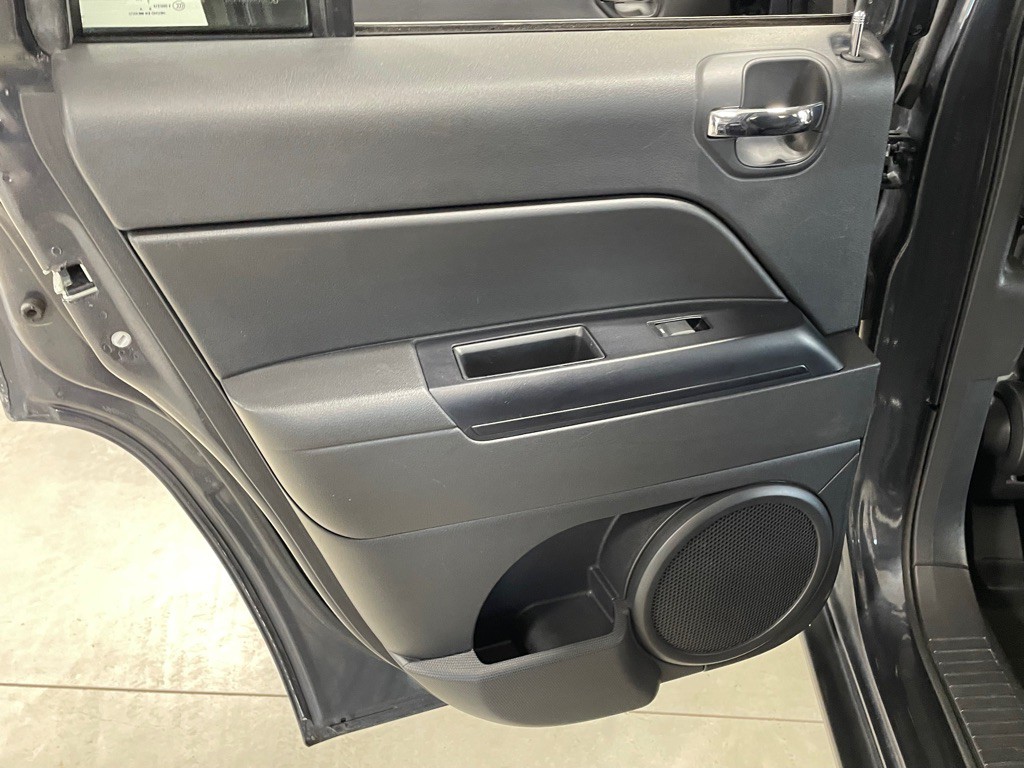 2014 Jeep Compass Image 16
