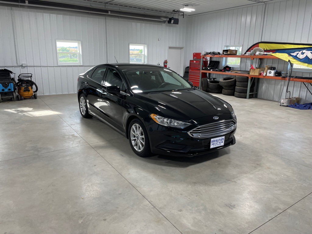 2017 Ford Fusion Image 1