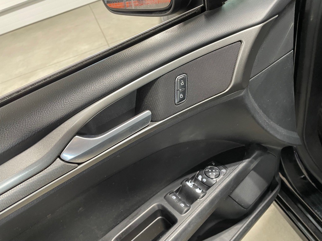 2017 Ford Fusion Image 12