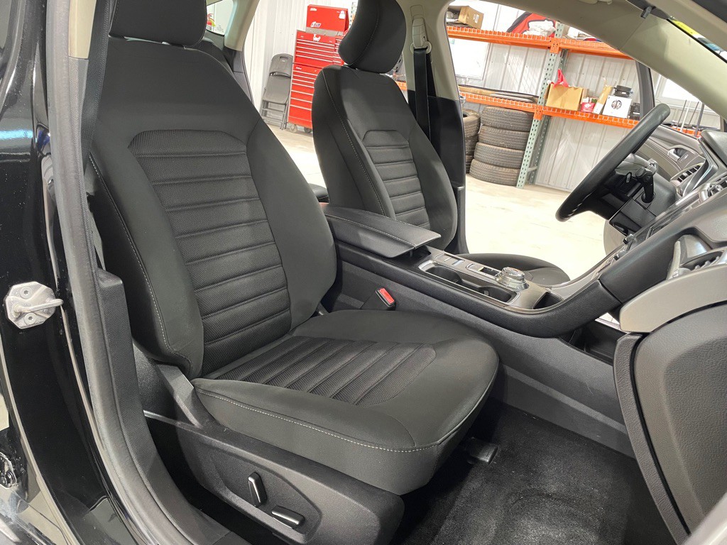 2017 Ford Fusion Image 23