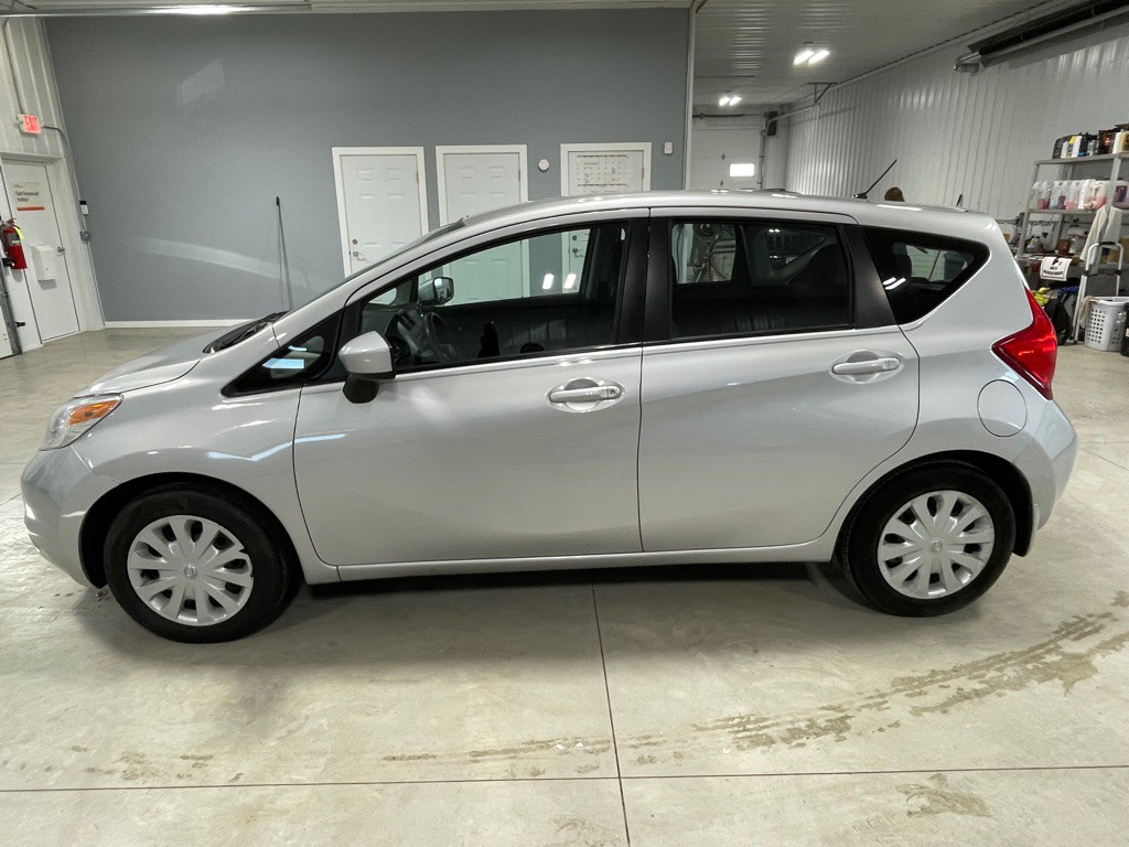 2015 Nissan Versa Image 4