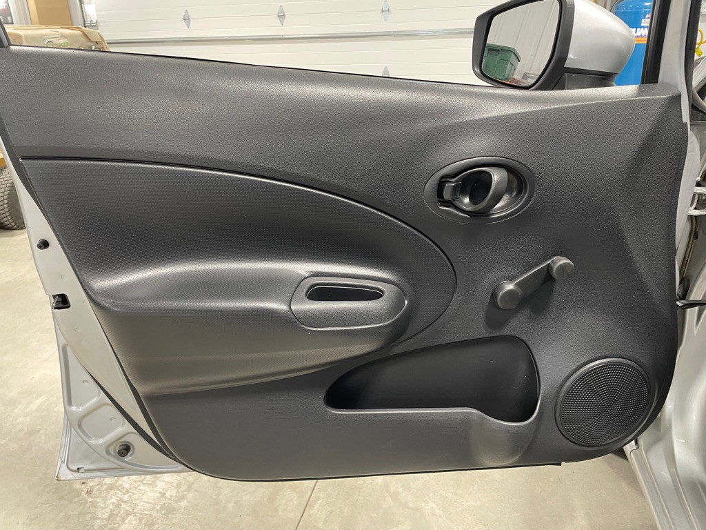 2015 Nissan Versa Image 11