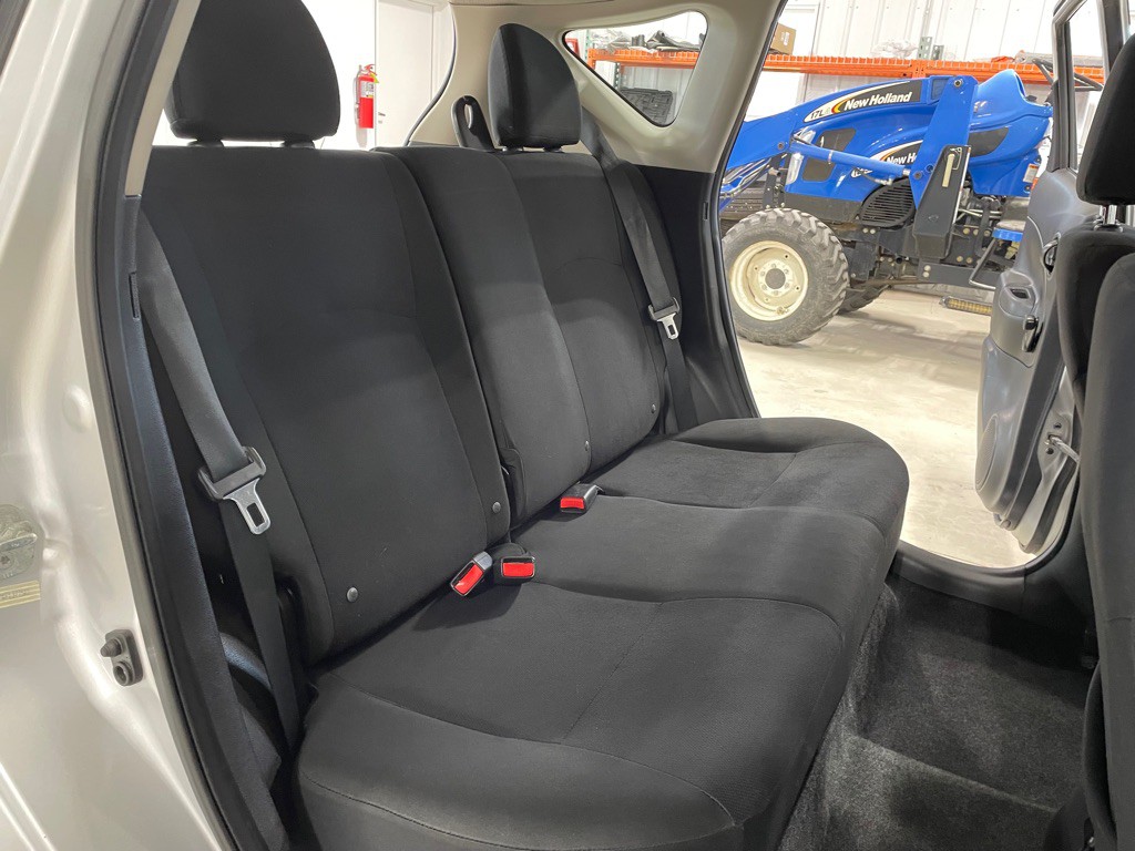 2015 Nissan Versa Image 17