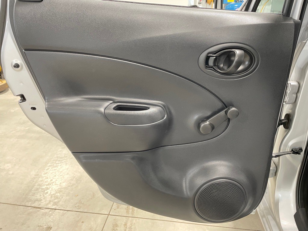 2015 Nissan Versa Image 19