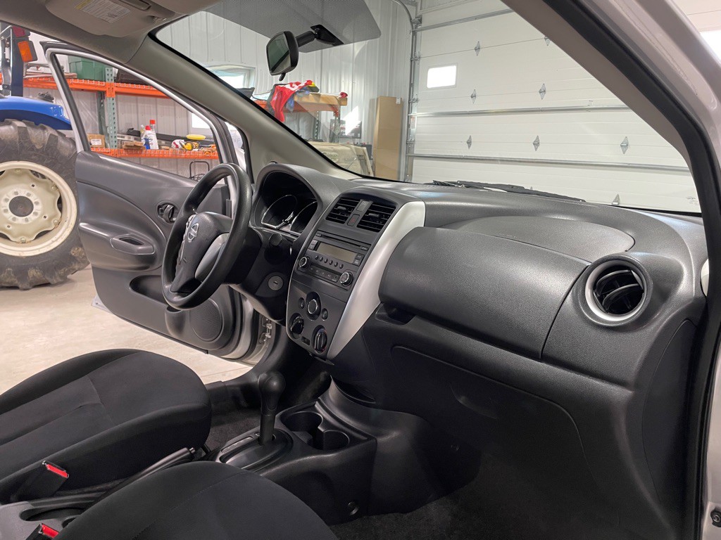 2015 Nissan Versa Image 20