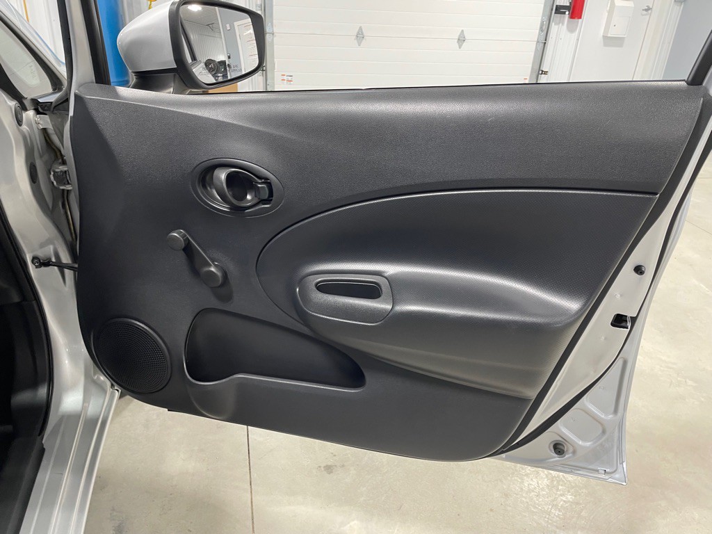 2015 Nissan Versa Image 23