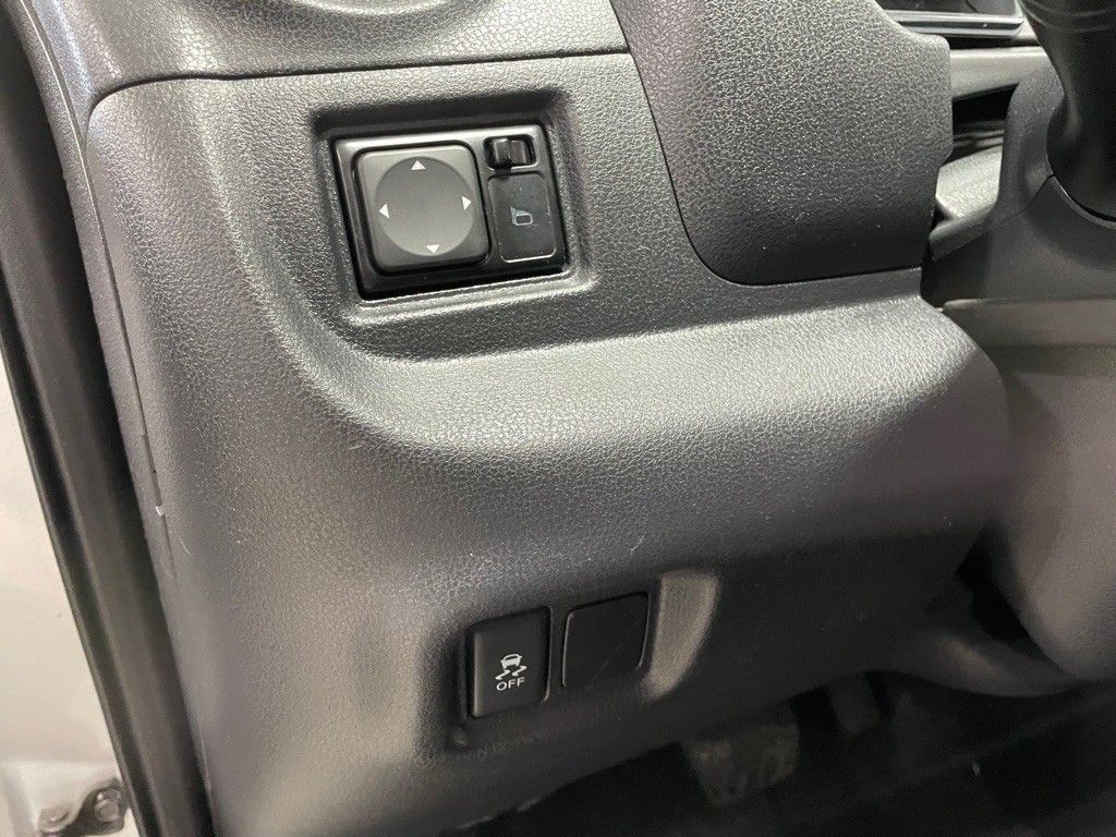 2015 Nissan Versa Image 28