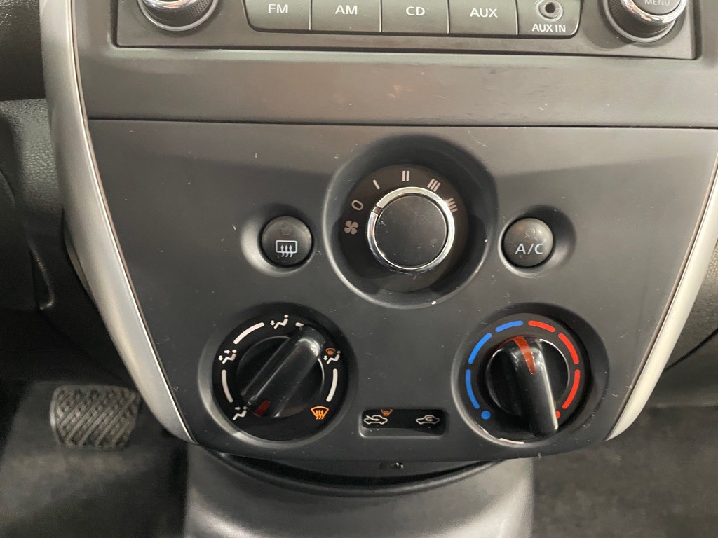 2015 Nissan Versa Image 32