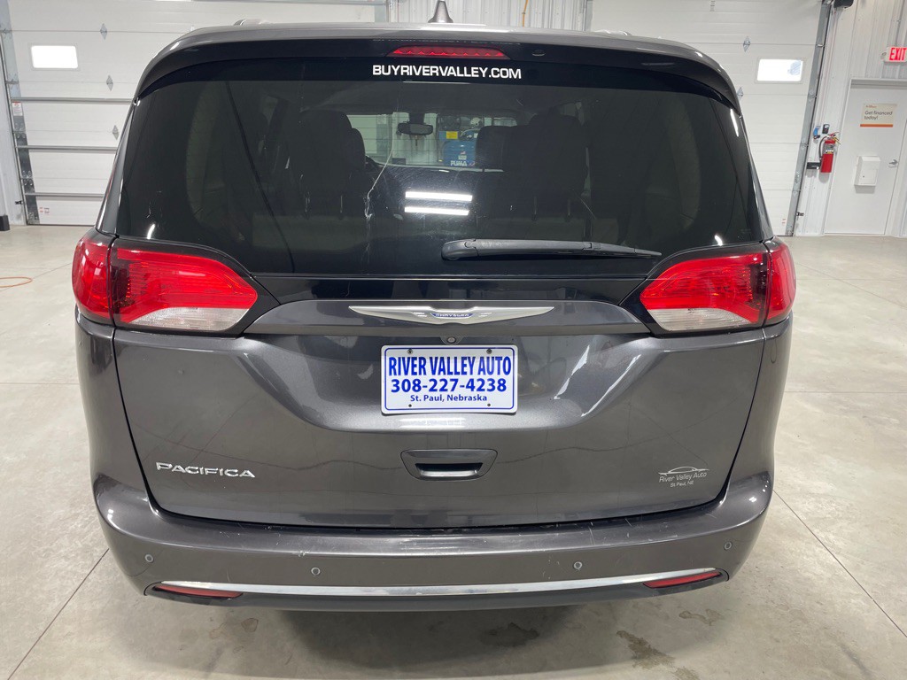 2017 Chrysler Pacifica Image 6