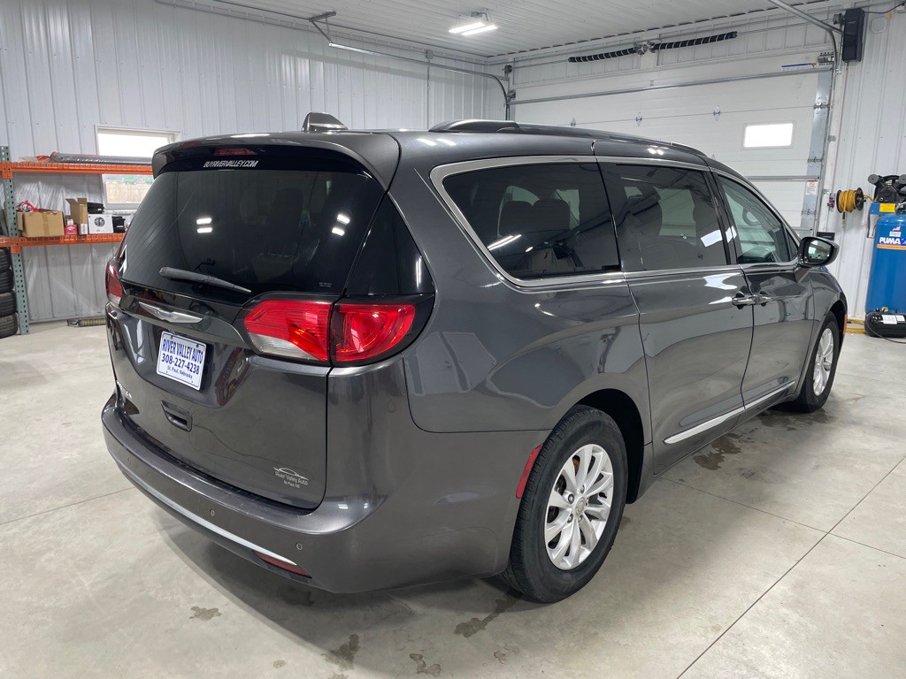 2017 Chrysler Pacifica Image 7