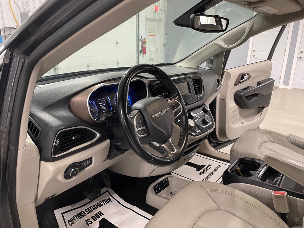 2017 Chrysler Pacifica Image 9