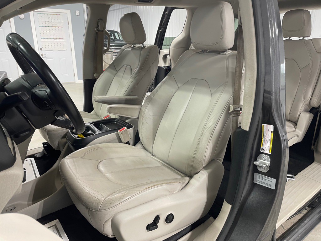 2017 Chrysler Pacifica Image 10