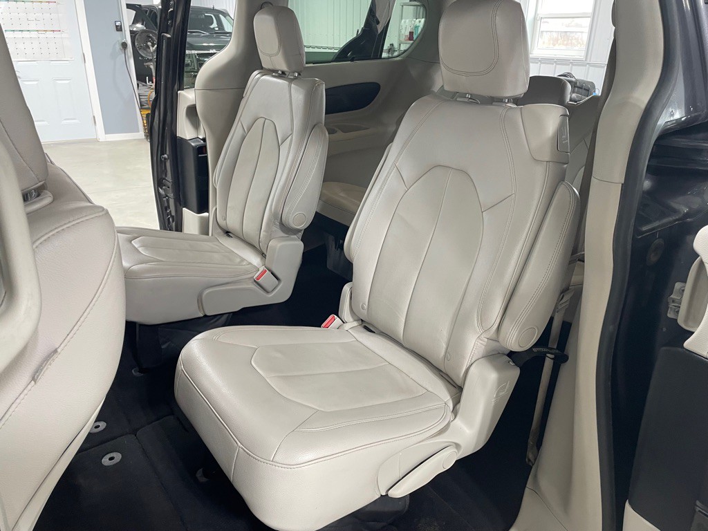 2017 Chrysler Pacifica Image 15