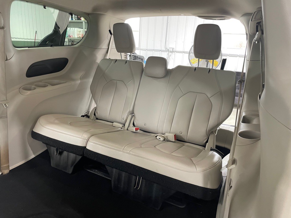 2017 Chrysler Pacifica Image 16