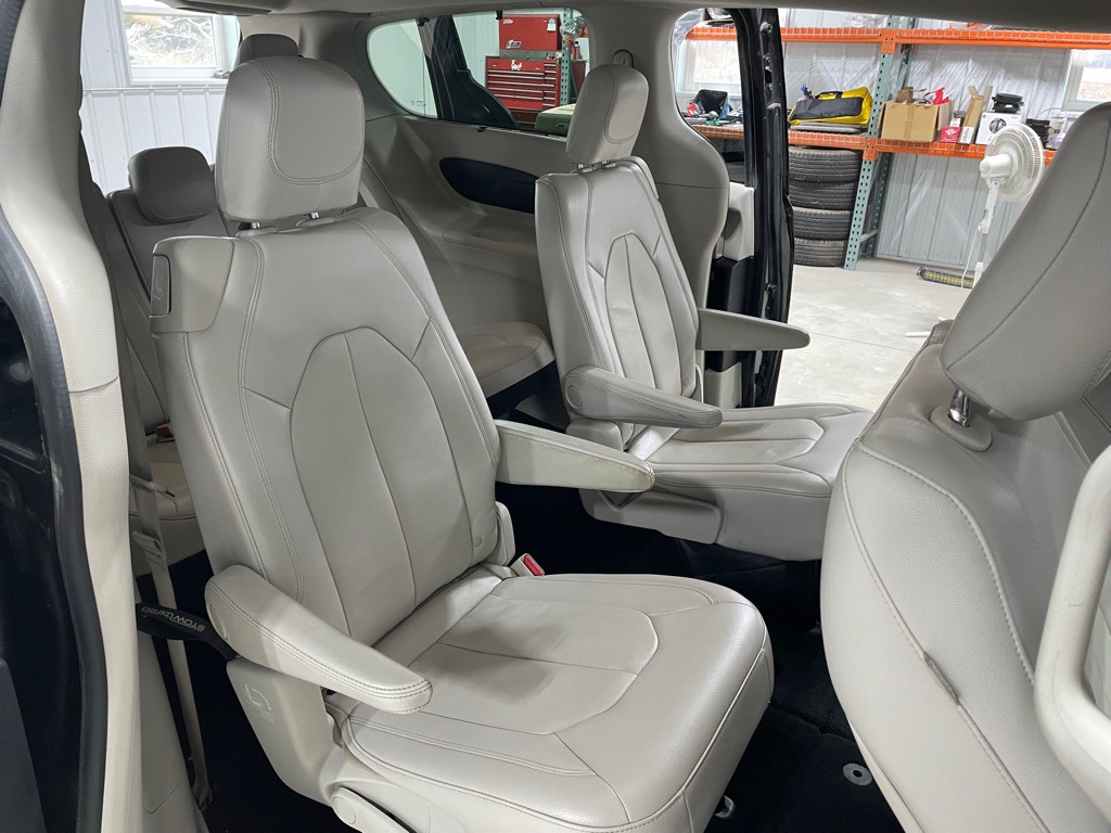 2017 Chrysler Pacifica Image 21