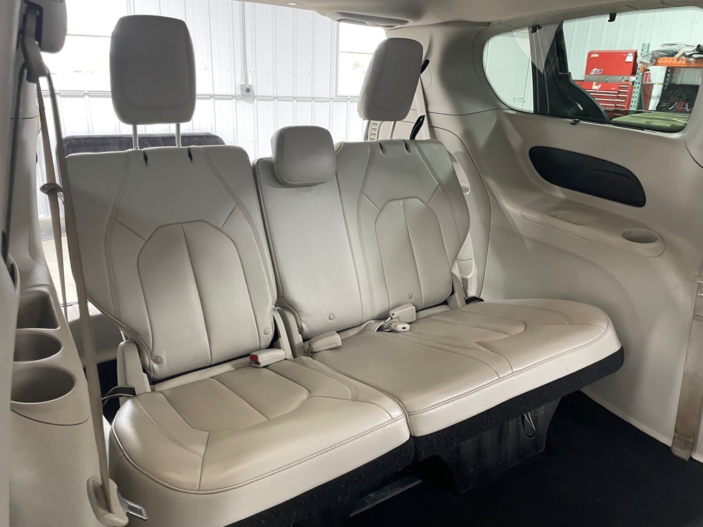 2017 Chrysler Pacifica Image 22