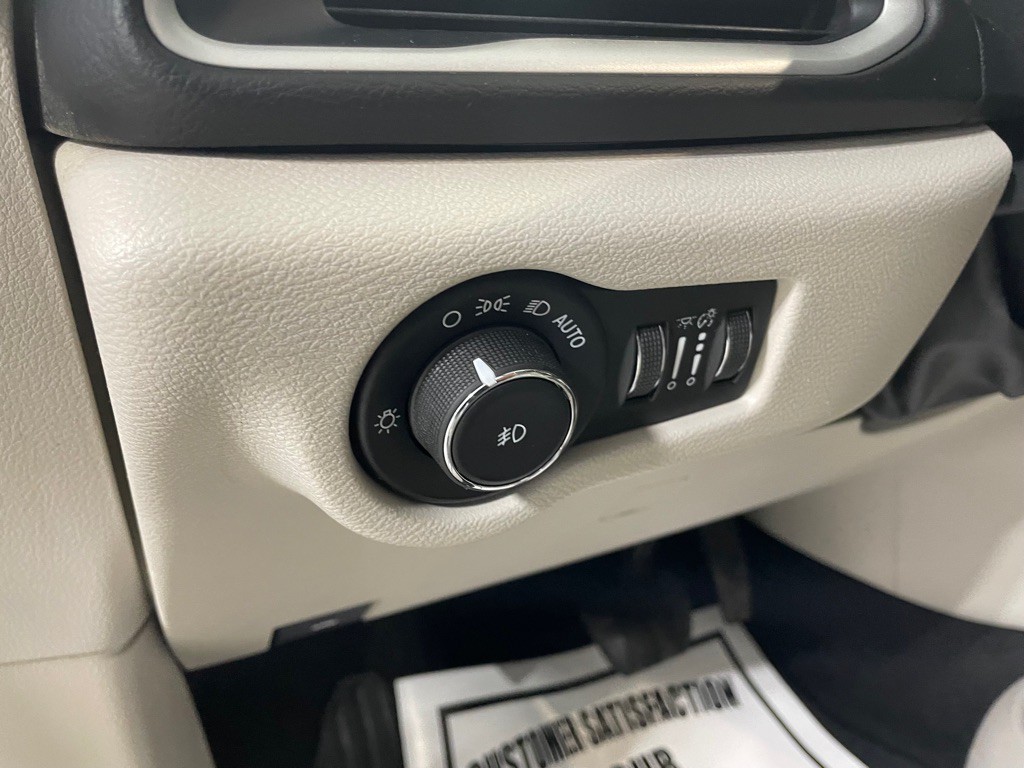 2017 Chrysler Pacifica Image 27