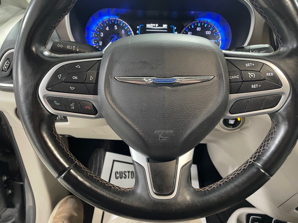 2017 Chrysler Pacifica Image 30