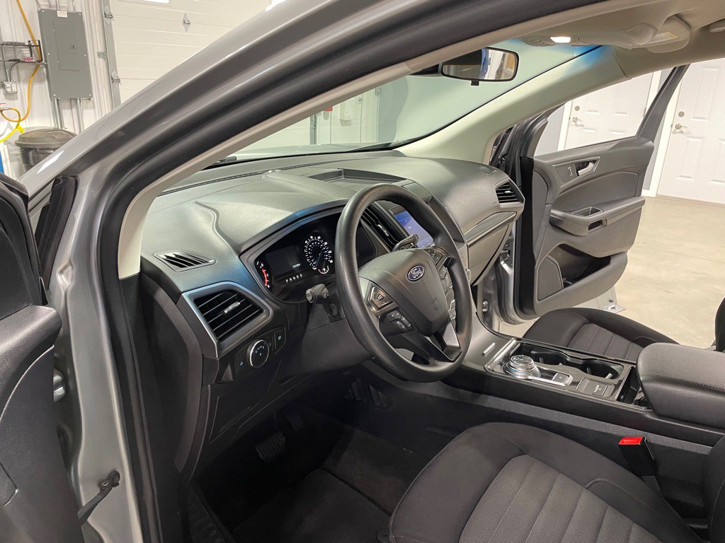 2020 Ford Edge Image 9