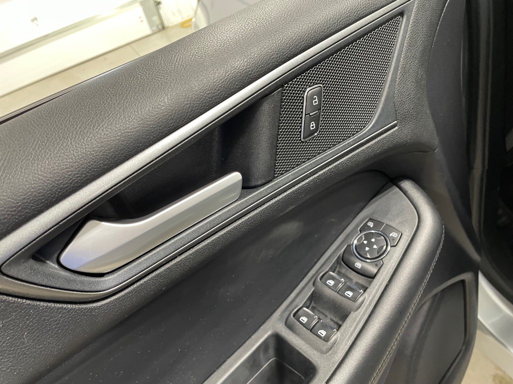 2020 Ford Edge Image 12