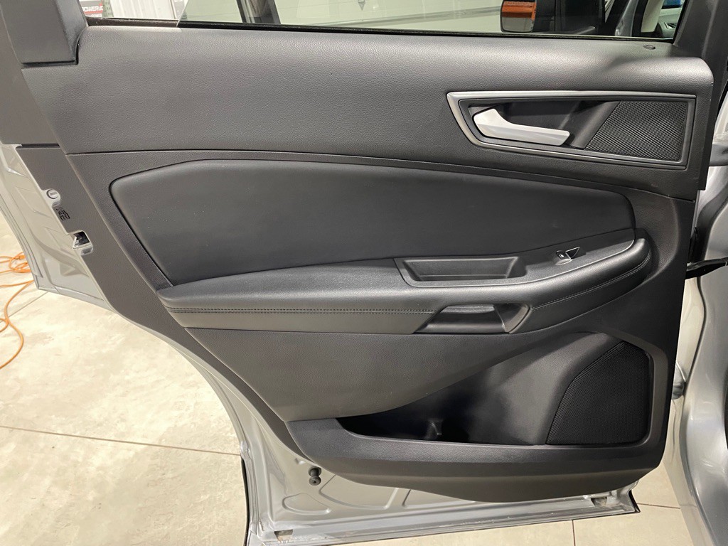 2020 Ford Edge Image 16