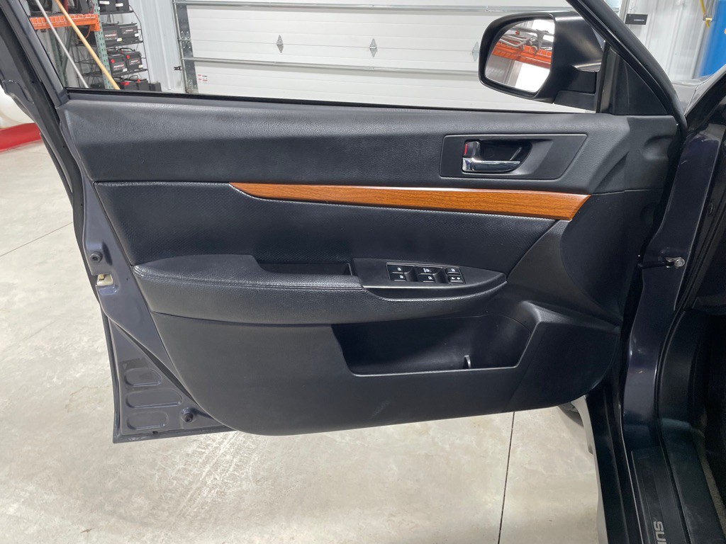 2013 Subaru Outback Image 12