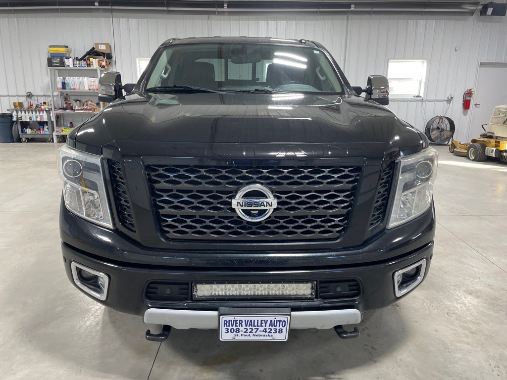 2016 Nissan Titan Image 2