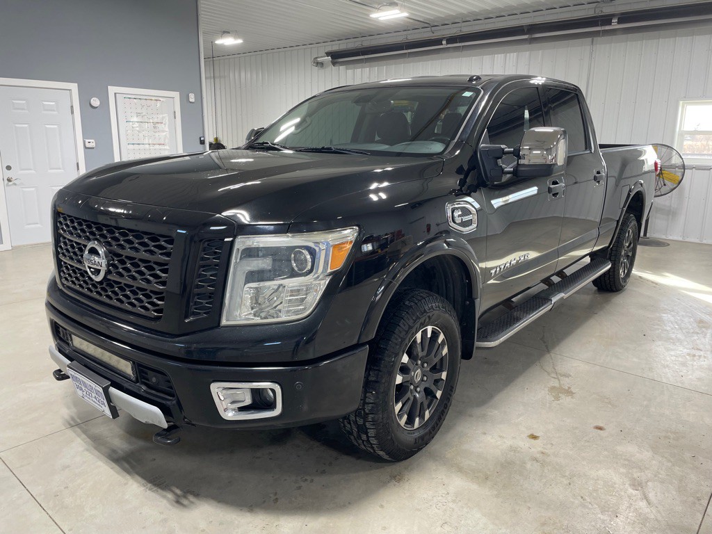 2016 Nissan Titan Image 3