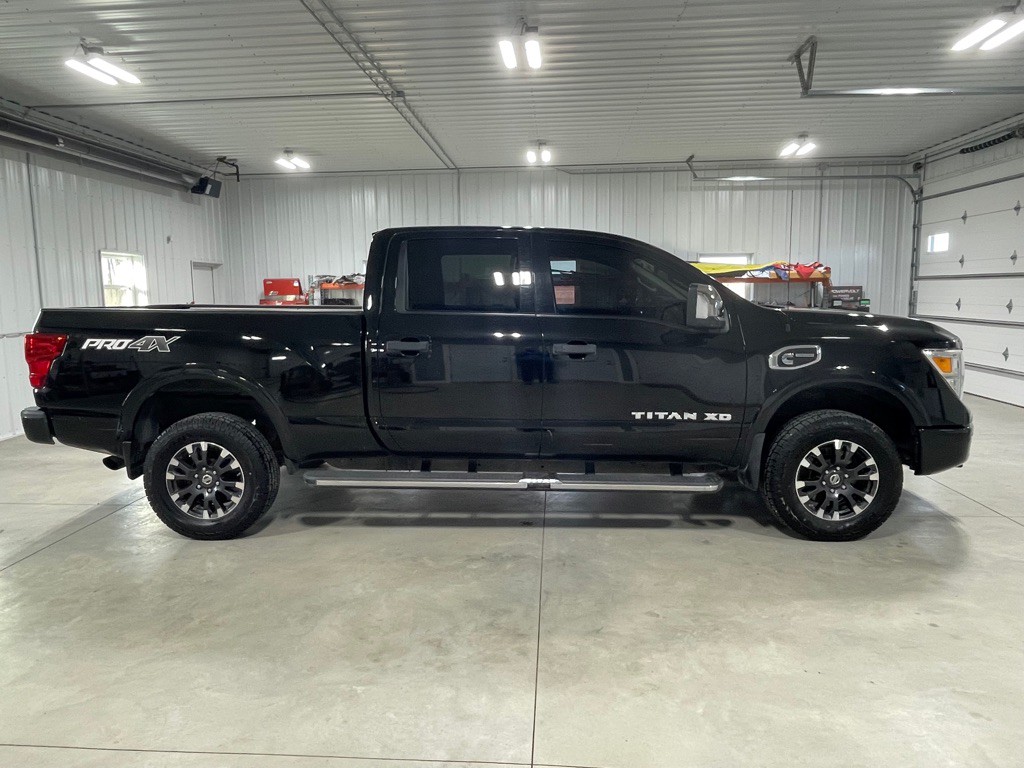 2016 Nissan Titan Image 8