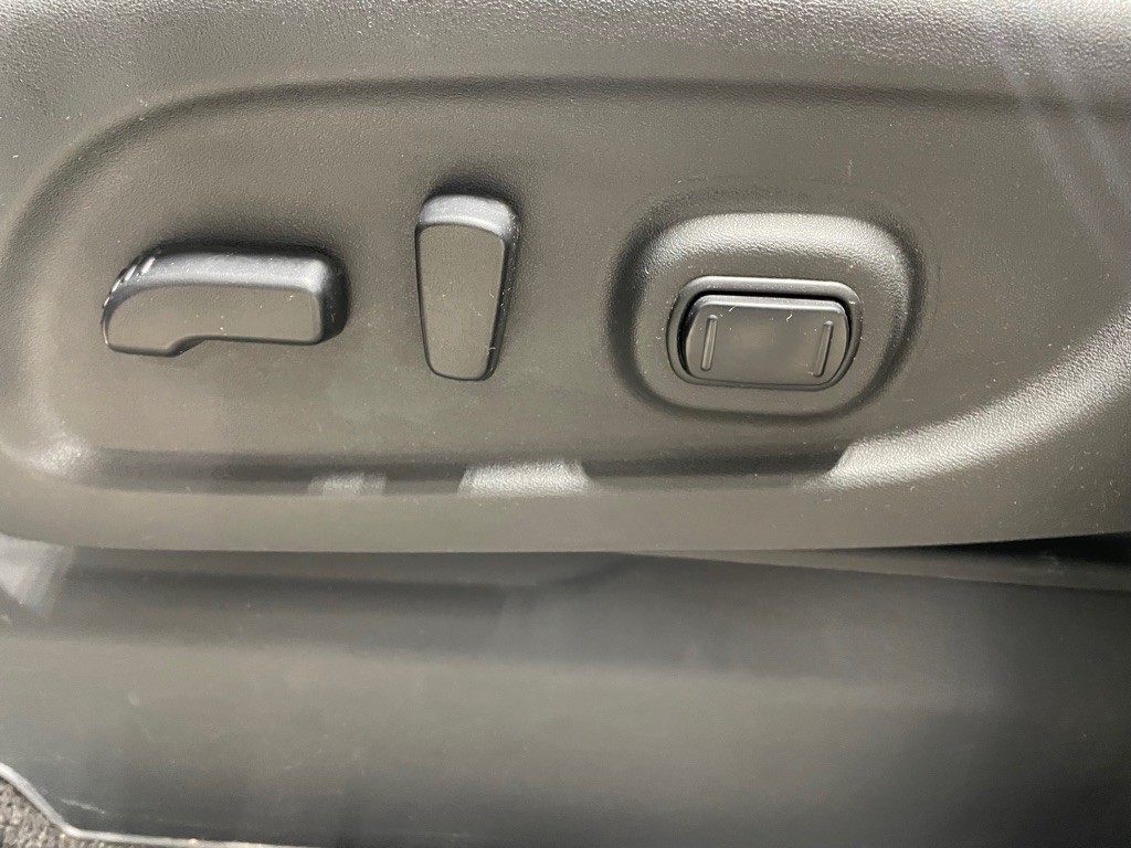 2016 Nissan Titan Image 11