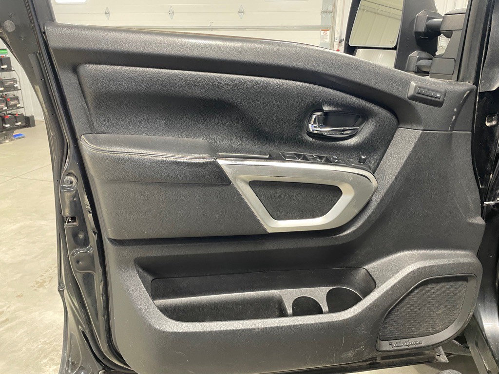 2016 Nissan Titan Image 13