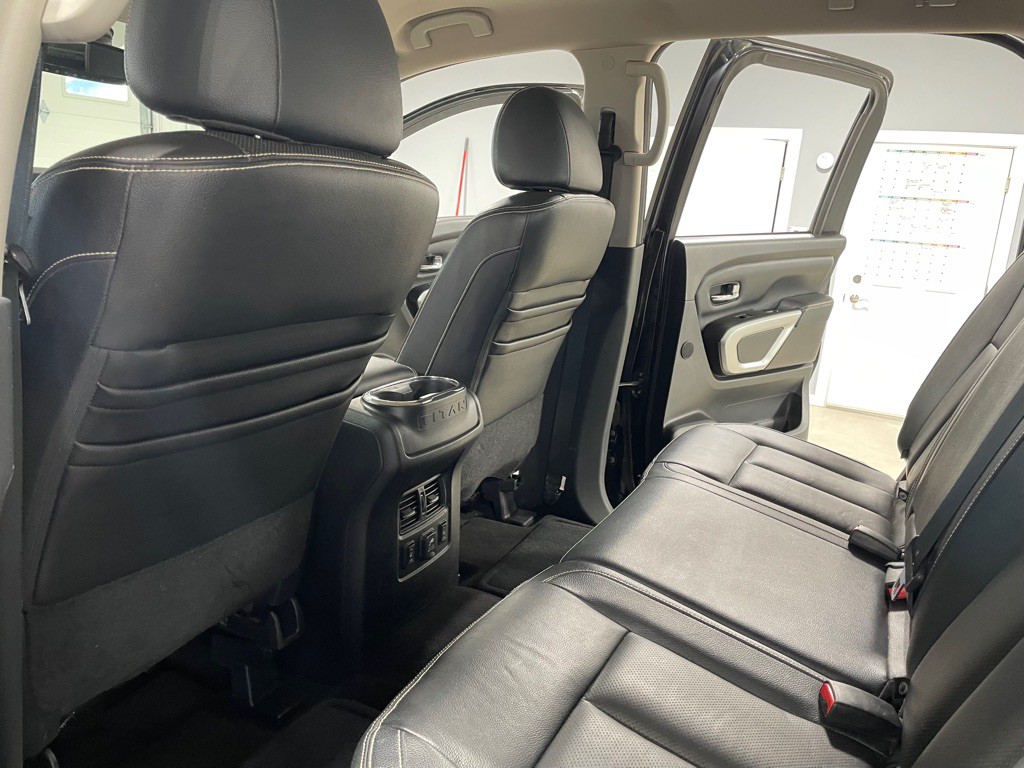 2016 Nissan Titan Image 14