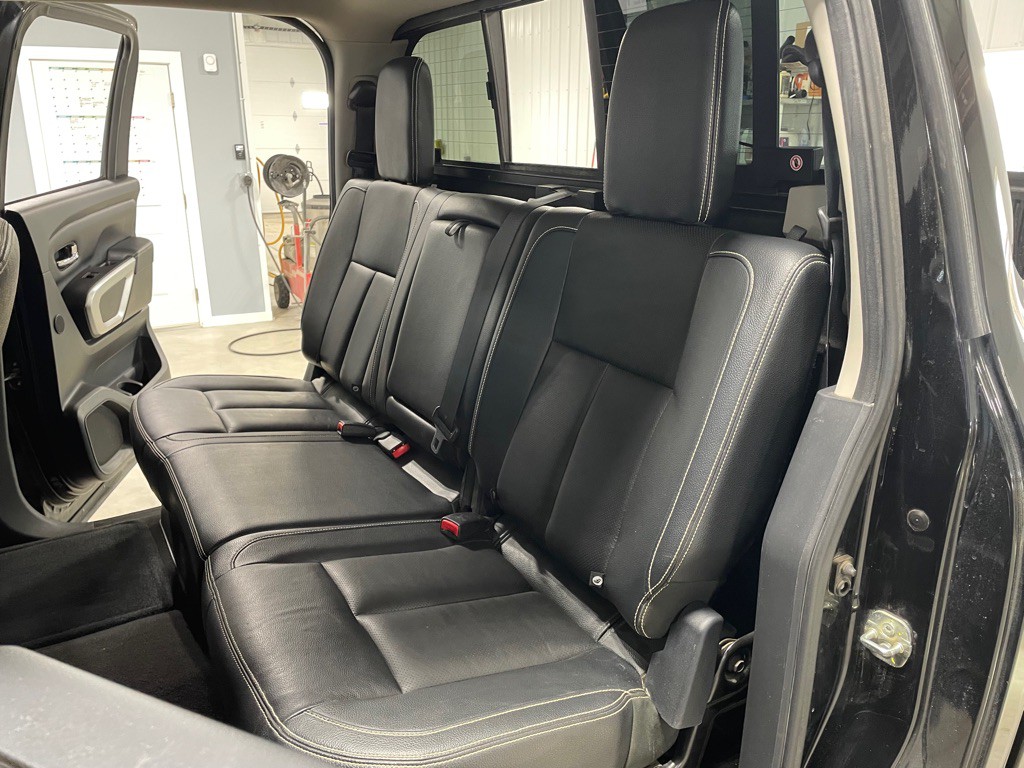 2016 Nissan Titan Image 16