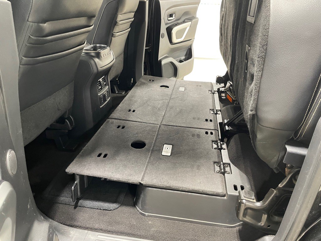 2016 Nissan Titan Image 17