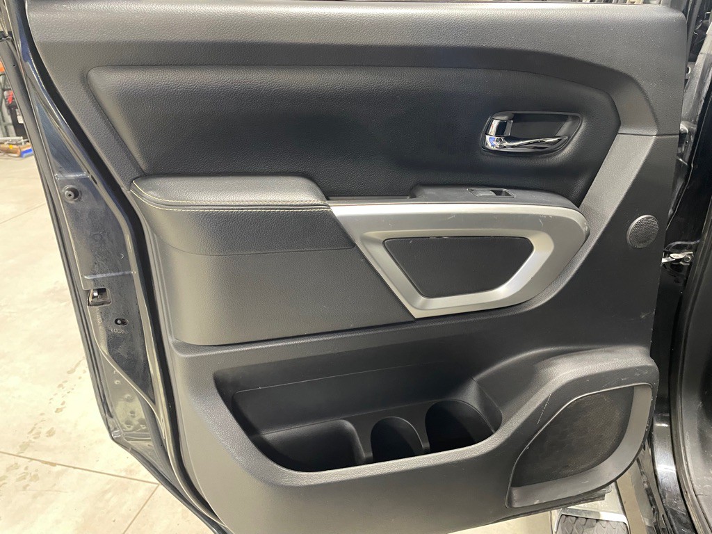 2016 Nissan Titan Image 19