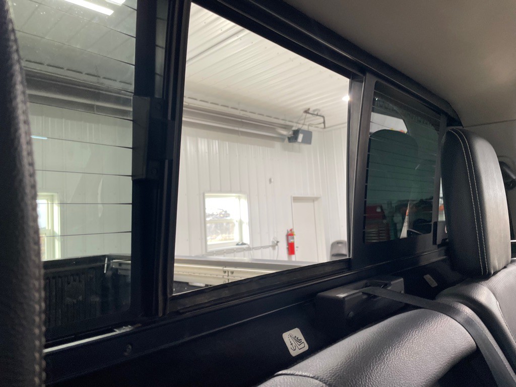 2016 Nissan Titan Image 22